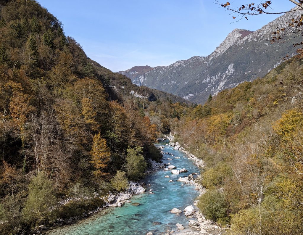 De Soca rivier in de herfst