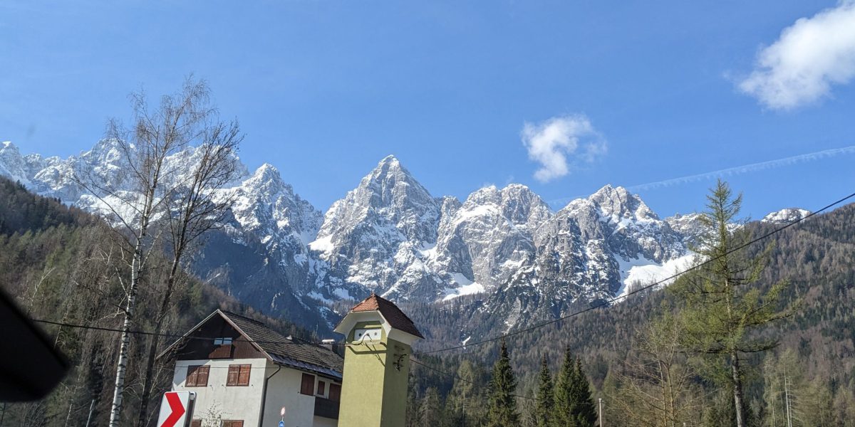 Uitzicht op de Triglav vanuit Gozd Martuljek